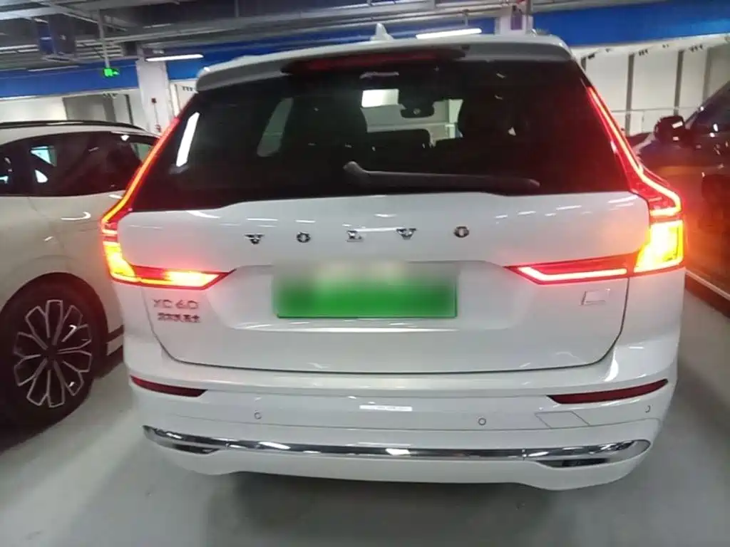 Volvo XC60 PHEV — миниатюра 6