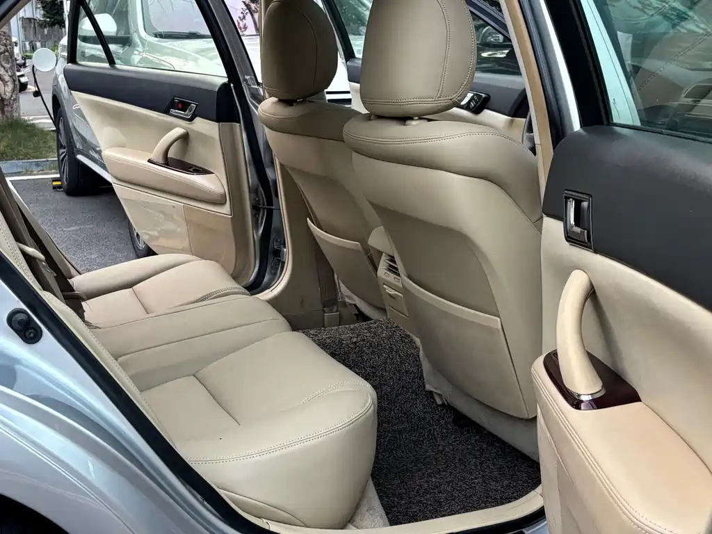 Toyota Reiz — миниатюра 9