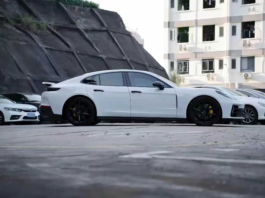 Porsche Panamera — миниатюра 2