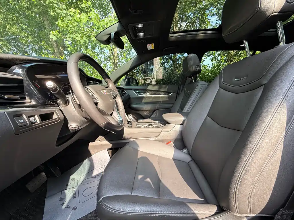 Cadillac XT6 2022 2.0T мест Luxury