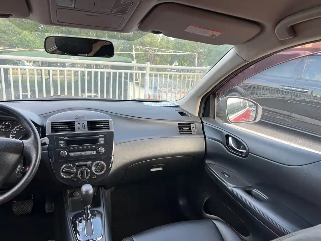 Nissan Tiida — миниатюра 7