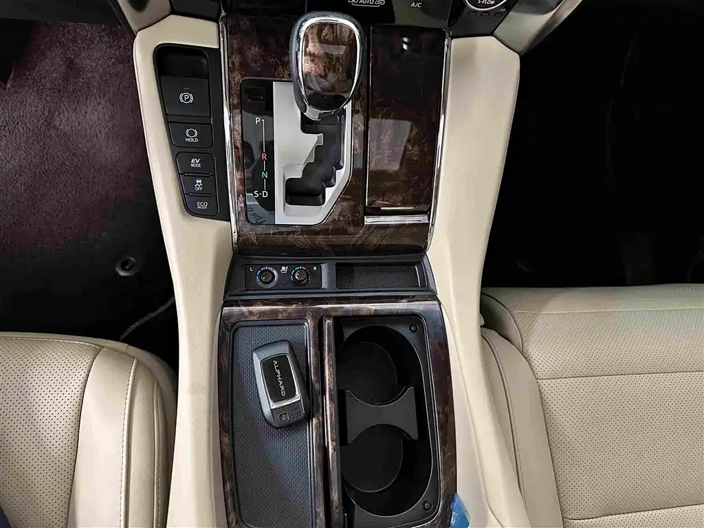 Toyota Alphard — фотографии объявления, Фото 13