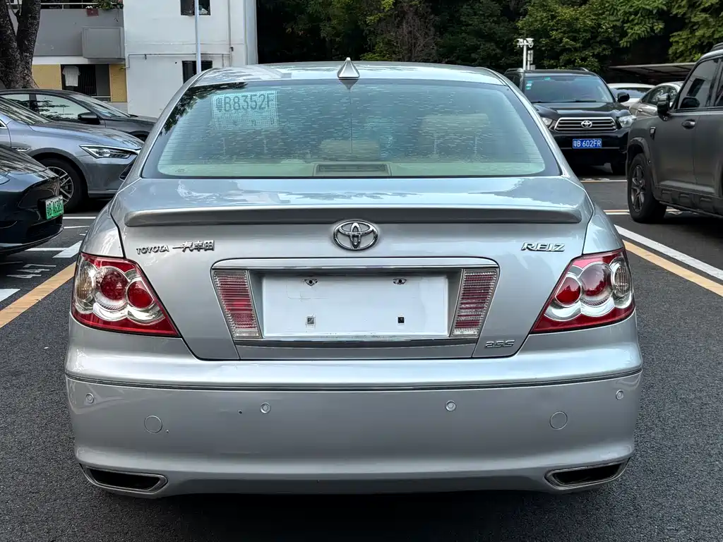 Toyota Reiz — миниатюра 5