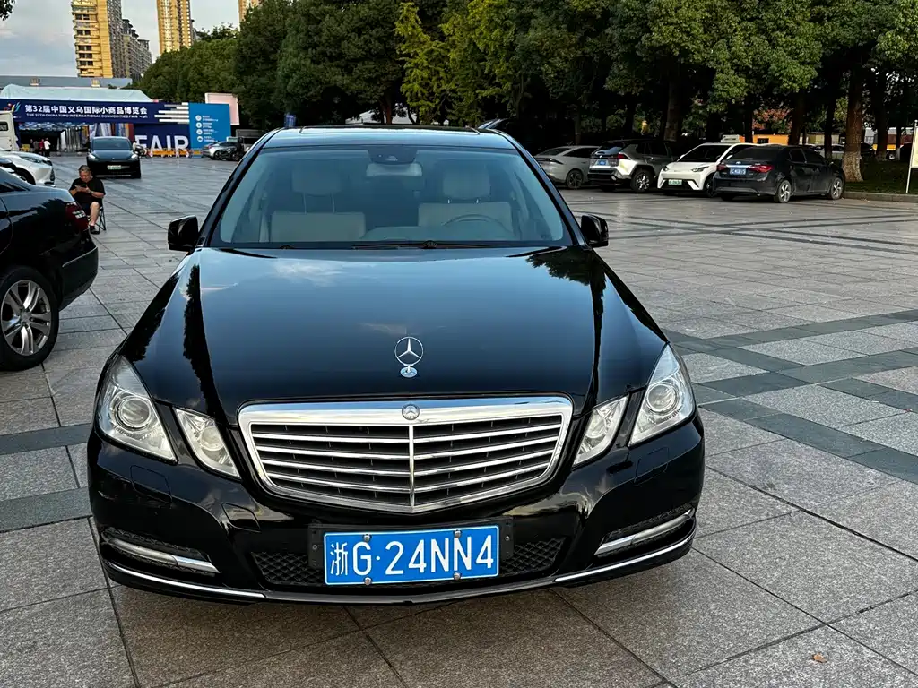 Mercedes-Benz E-Class — миниатюра 2