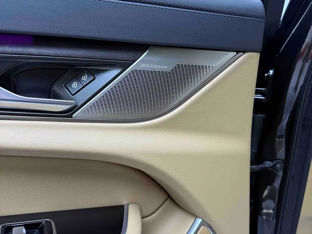 Jaguar XFL 2024 2.0T P250 Premium Luxury