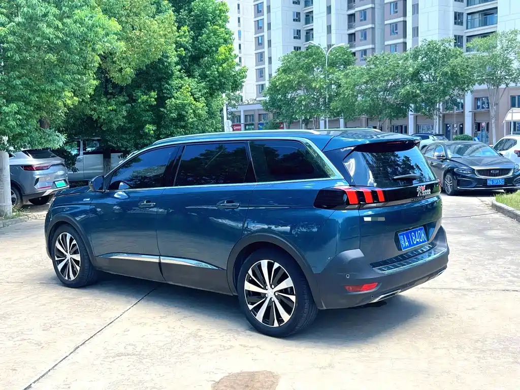Peugeot 5008 2017 380THP 7 мест Luxury