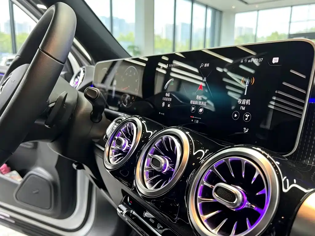 Mercedes-Benz GLB — миниатюра 7