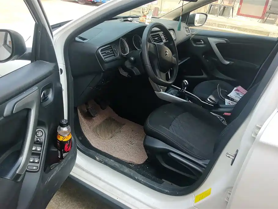 Citroen C3-XR 2015 1.6L MT Fashion
