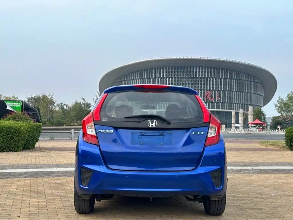 Honda Fit — миниатюра 5