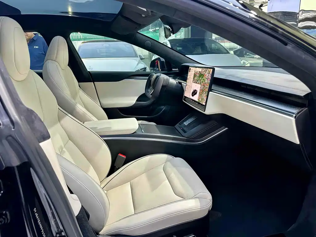 Tesla Model S — миниатюра 11