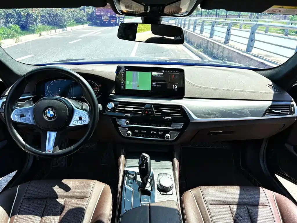 BMW 5 Series — миниатюра 6