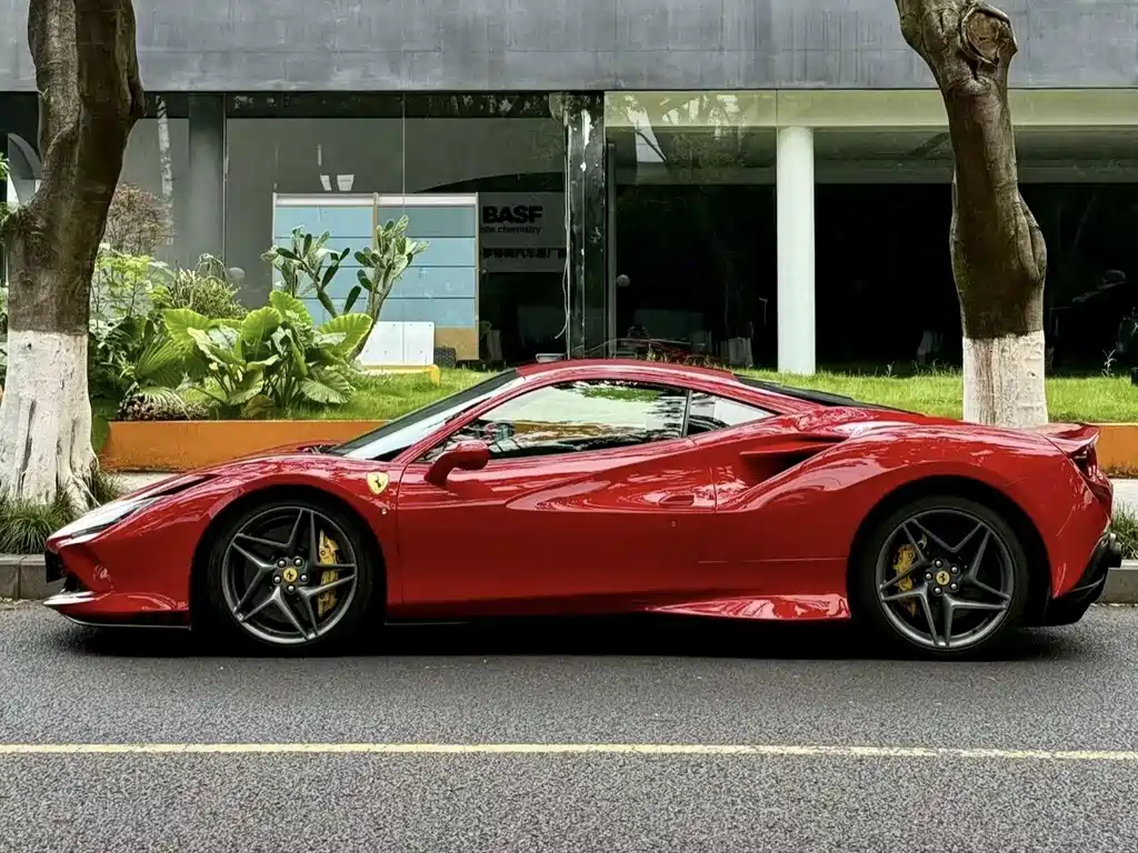 Ferrari F8 — миниатюра 2