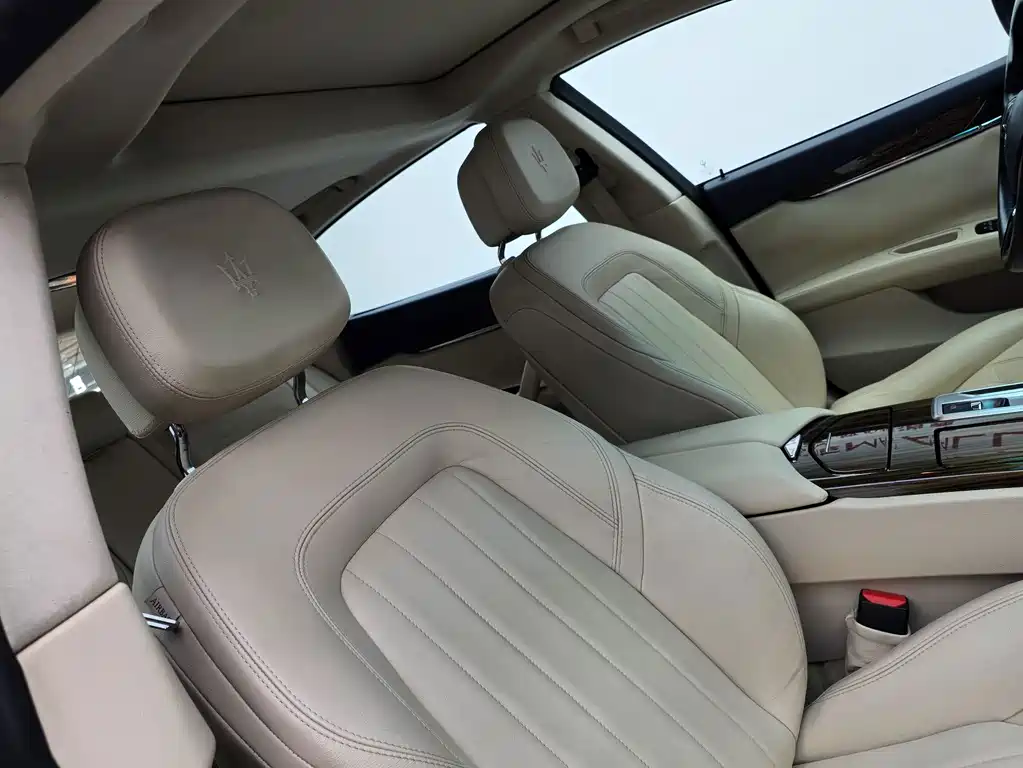 Maserati Quattroporte — миниатюра 10