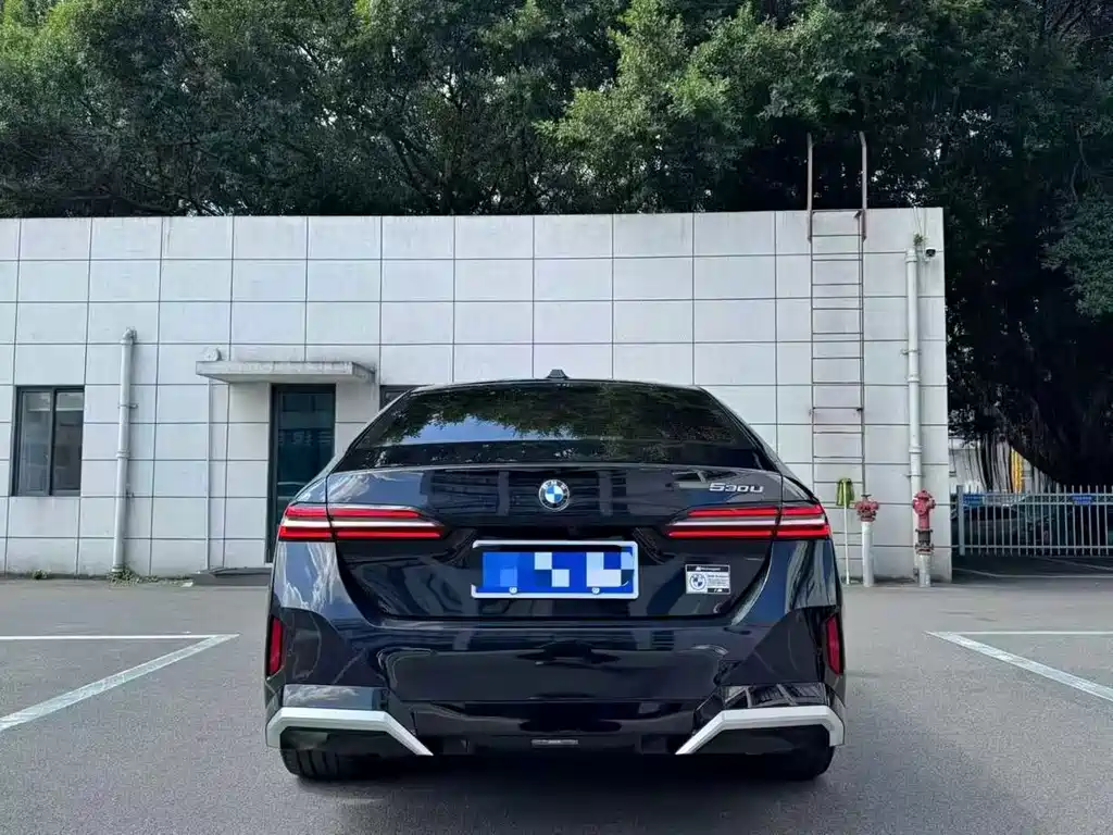 BMW 5 Series — миниатюра 3