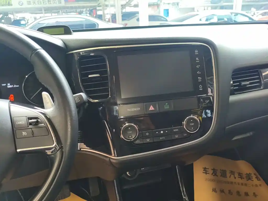 Mitsubishi Outlander — миниатюра 13