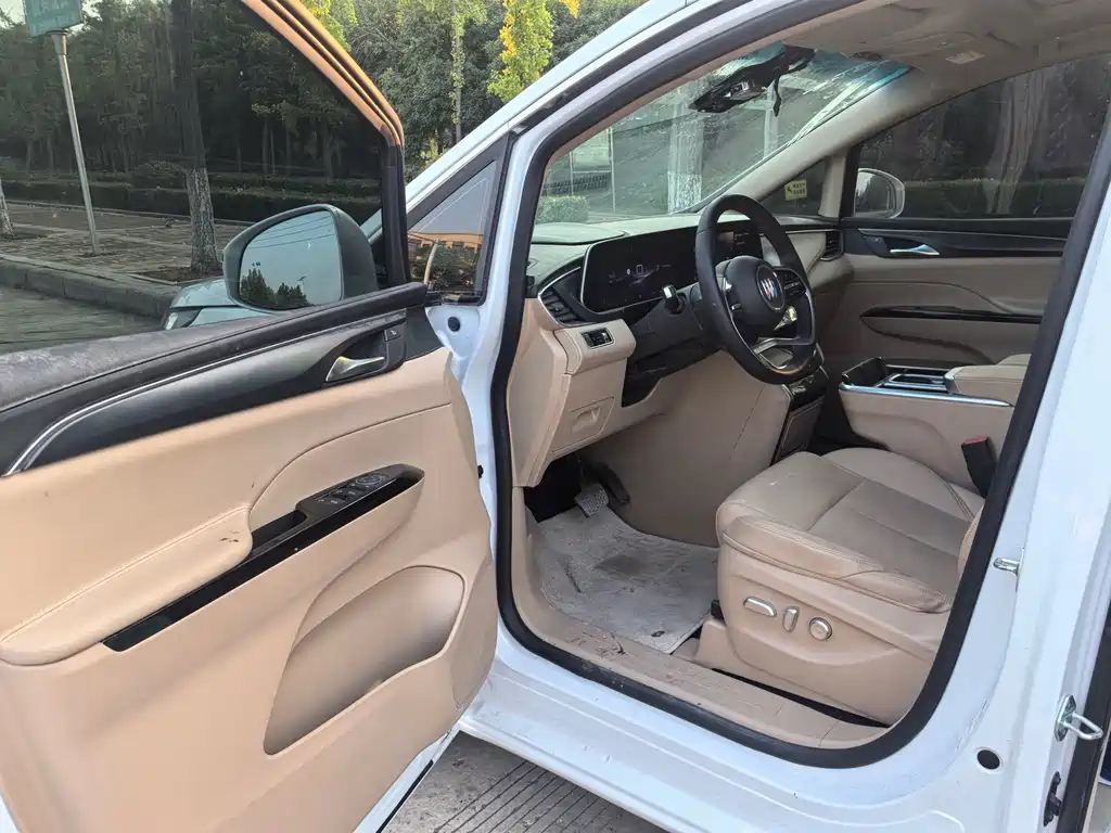 Buick GL8 Hybrid — миниатюра 7