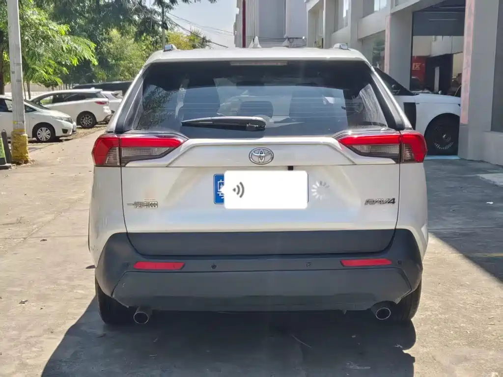 Toyota RAV4 — миниатюра 5