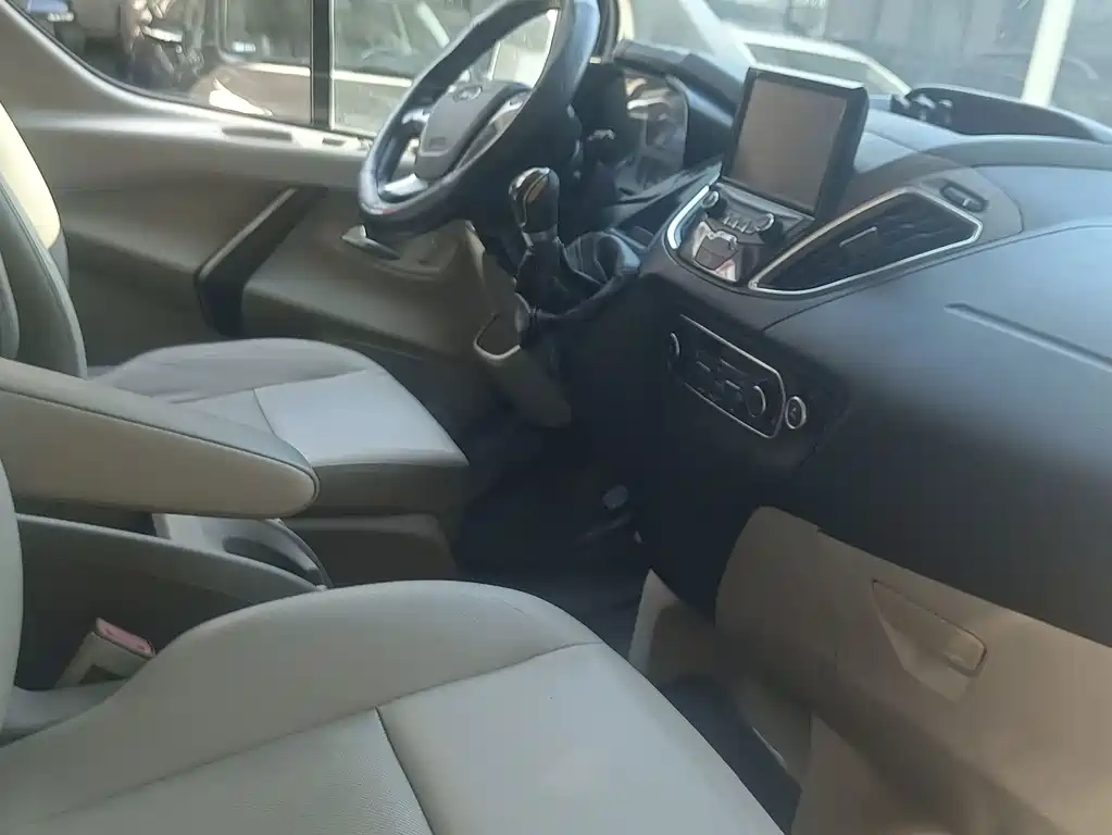 Ford Tourneo — миниатюра 12