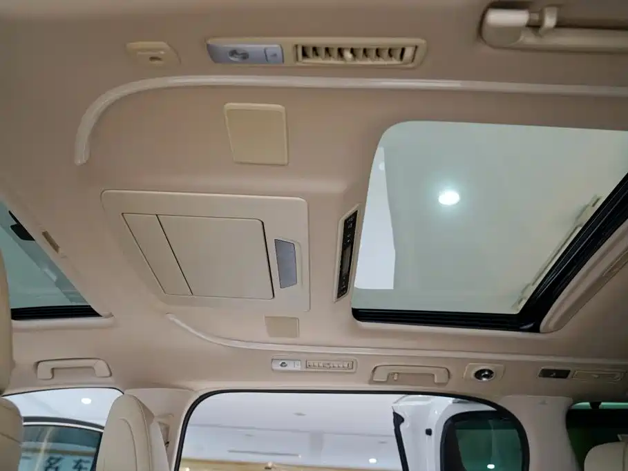 Toyota Vellfire — миниатюра 10