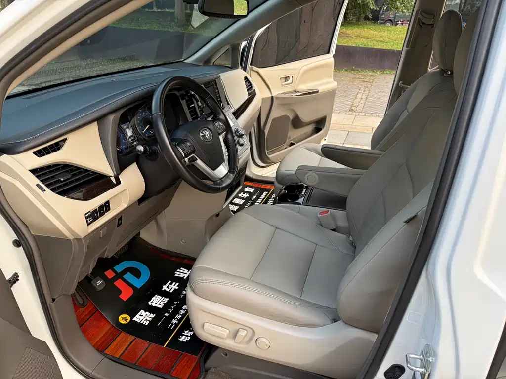Toyota Sienna — миниатюра 10