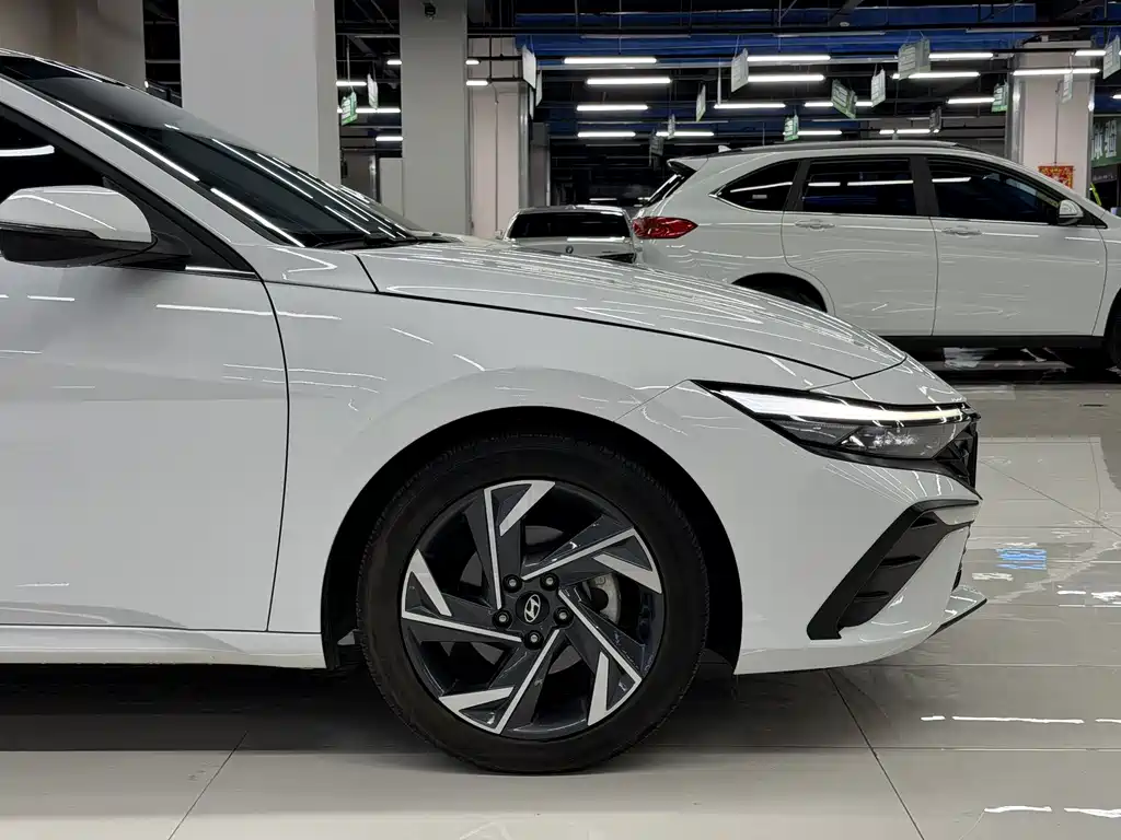 Hyundai Elantra — миниатюра 5