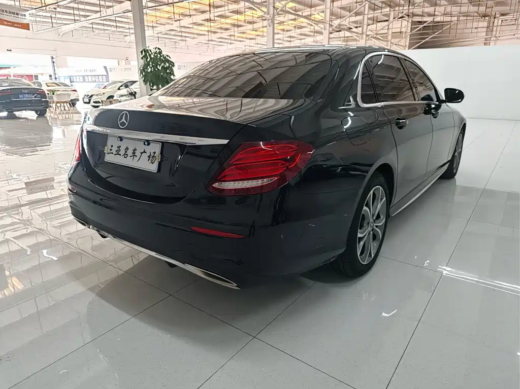 Mercedes-Benz E-Class — миниатюра 7
