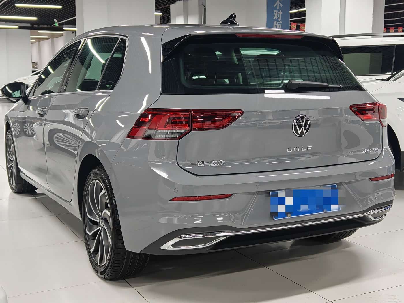 Volkswagen Golf 1.4 л 2021 г. Серебристо-серый, пробег 44000 км