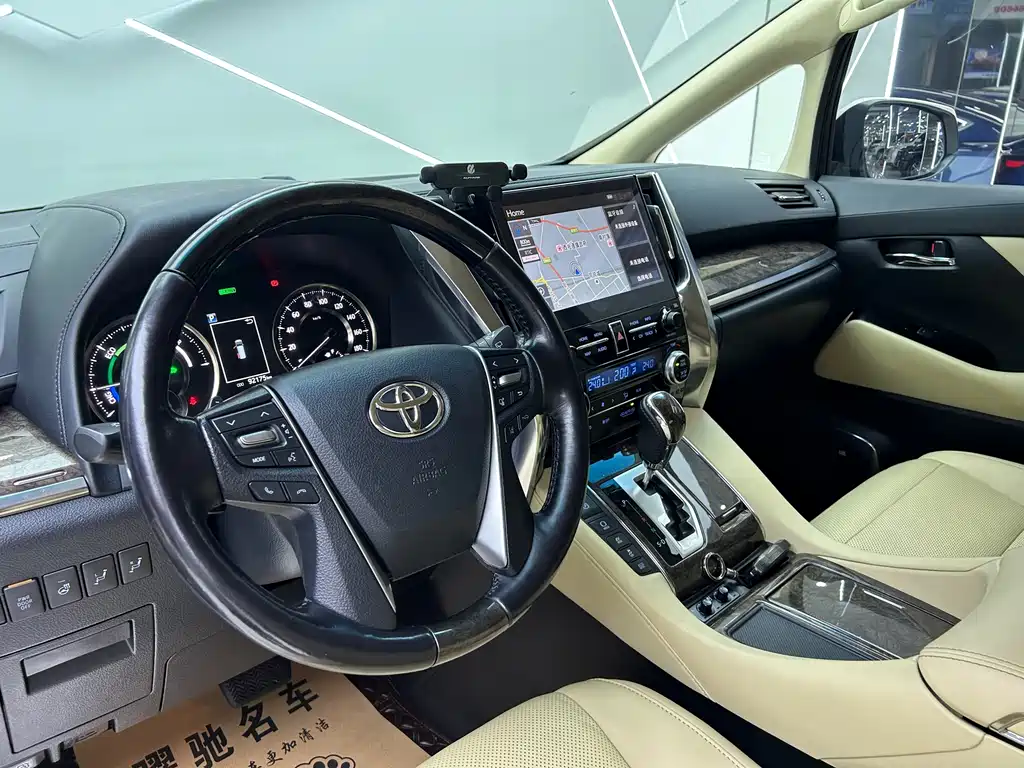 Toyota Vellfire — миниатюра 8
