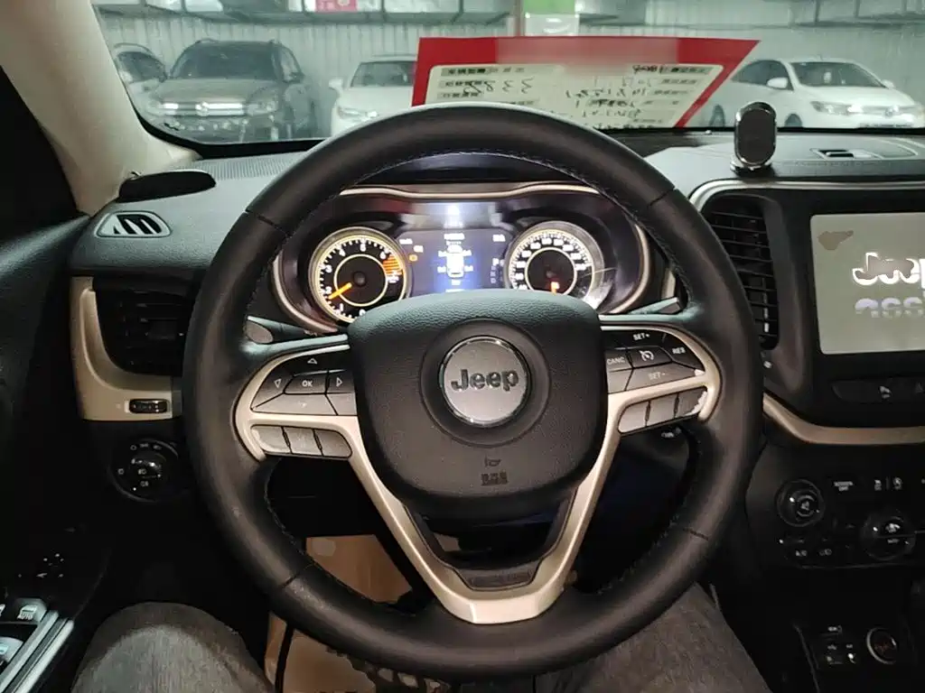 Jeep Cherokee — миниатюра 7