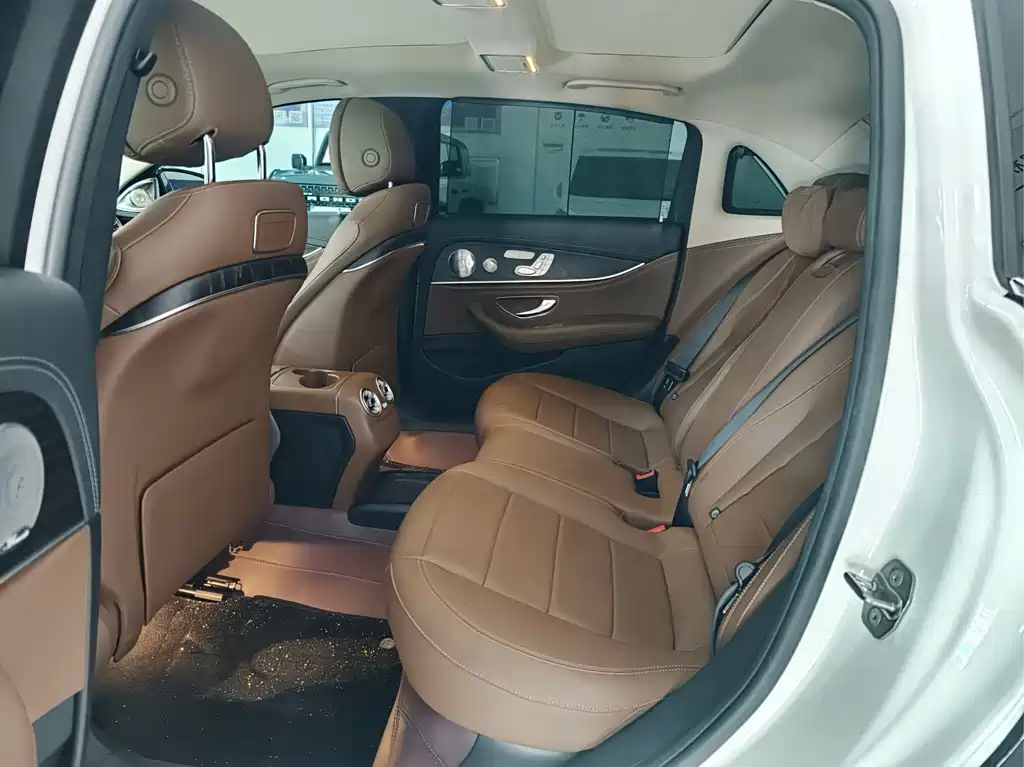 Mercedes-Benz E-Class — миниатюра 6