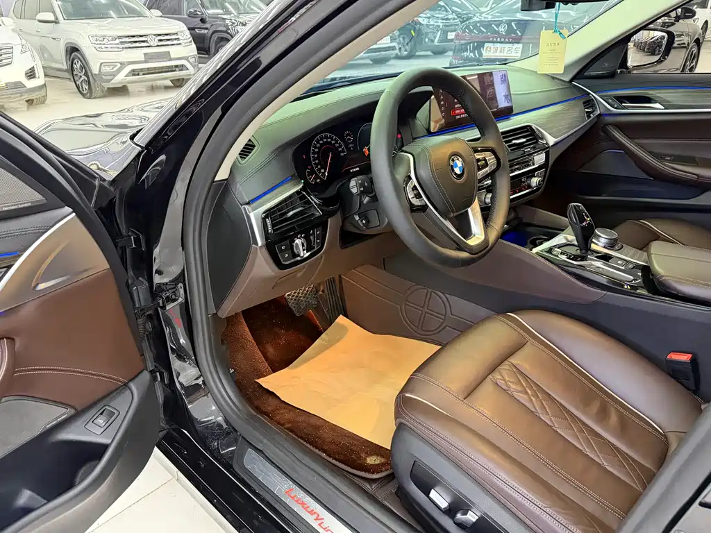 BMW 5 Series — миниатюра 6