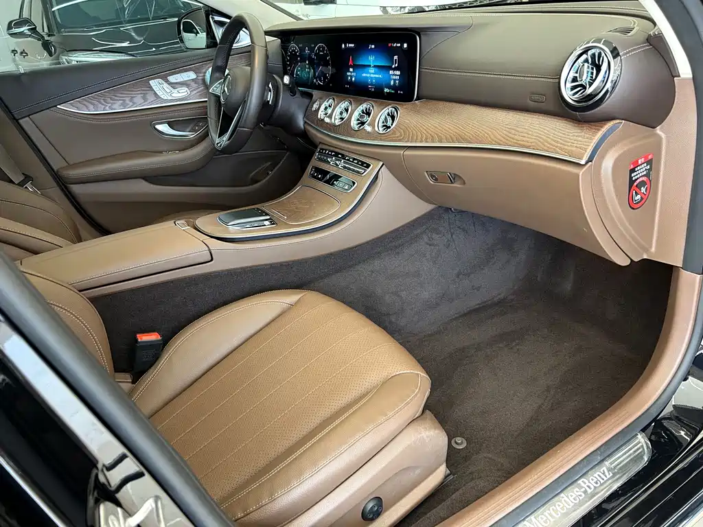 Mercedes-Benz E-Class — миниатюра 21