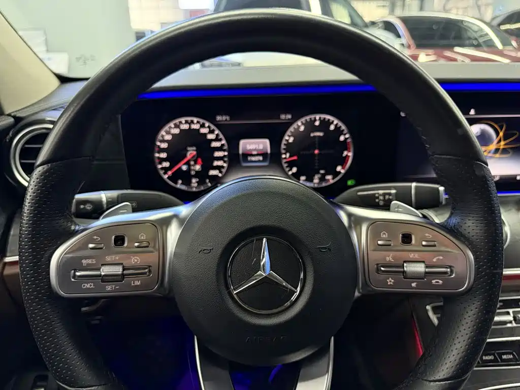 Mercedes-Benz E-Class — миниатюра 25