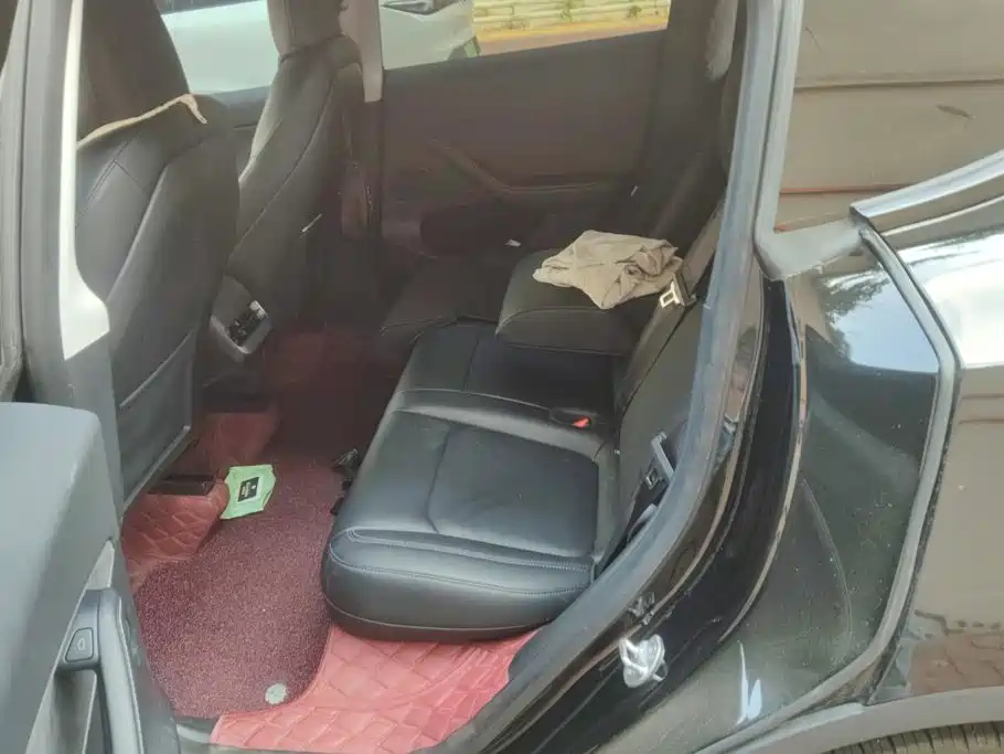 Tesla Model Y — миниатюра 11