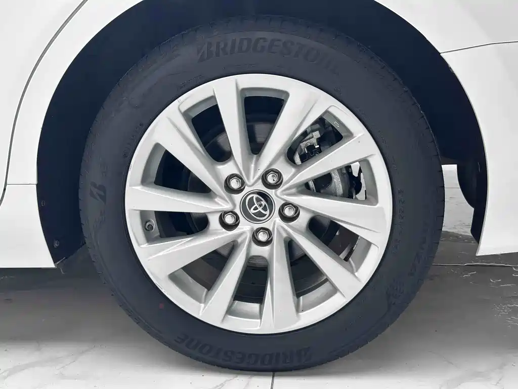 Toyota Camry 2023 2.0G Luxury