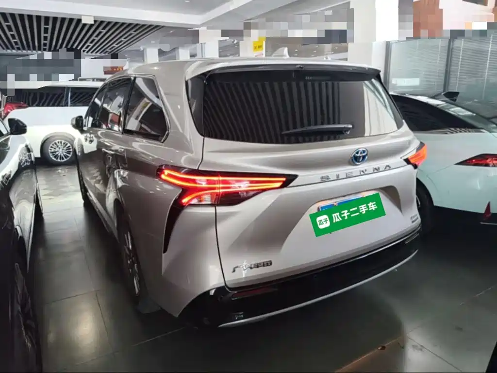 Toyota Sienna — миниатюра 5