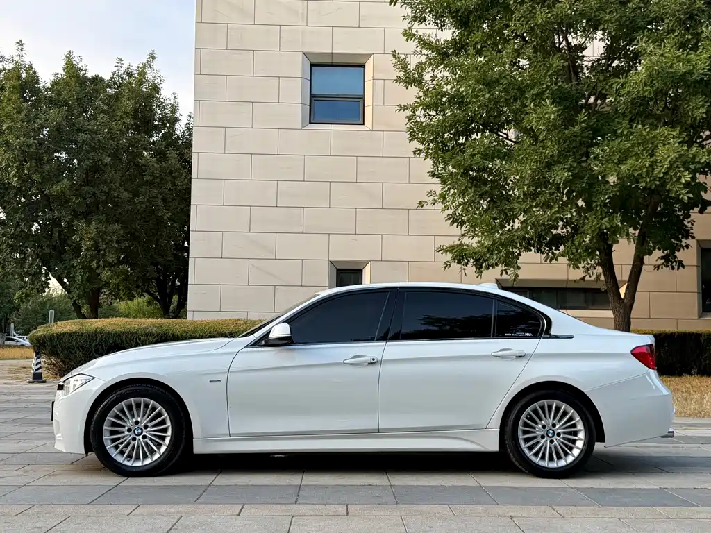 BMW 3 Series — миниатюра 3