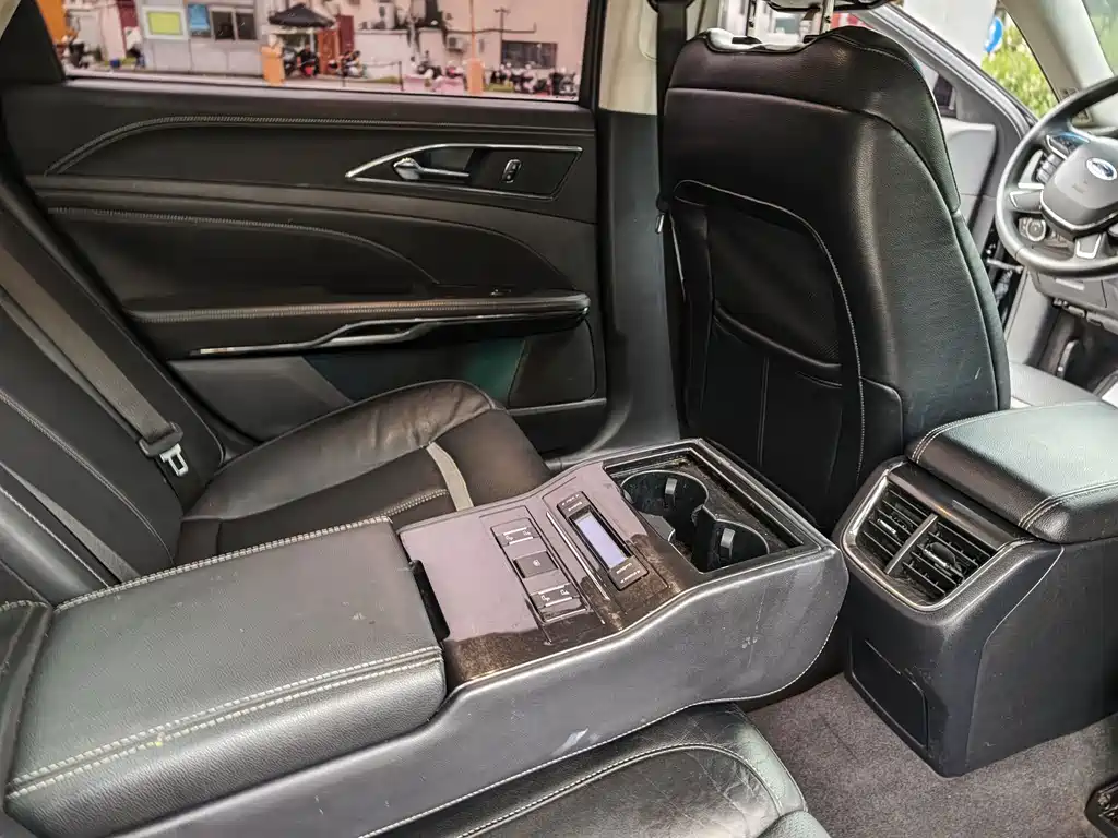 Ford Taurus — миниатюра 18