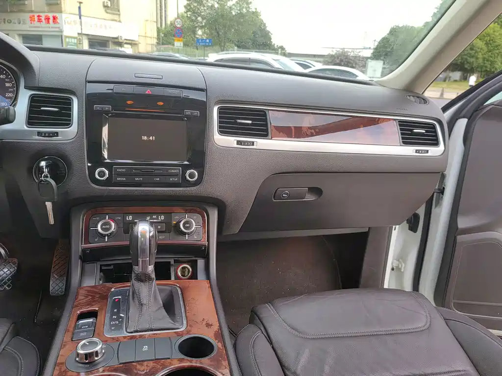 Volkswagen Touareg — миниатюра 14