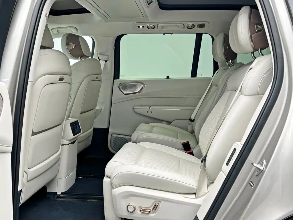 Lynk & Co 900 — миниатюра 17