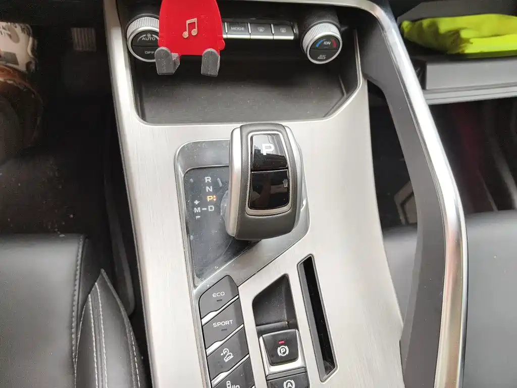 Geely Binyue — миниатюра 10