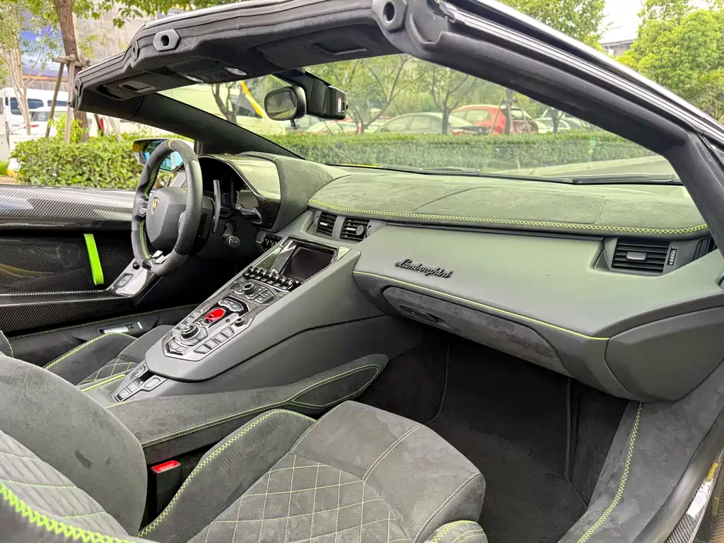Lamborghini Aventador — миниатюра 6