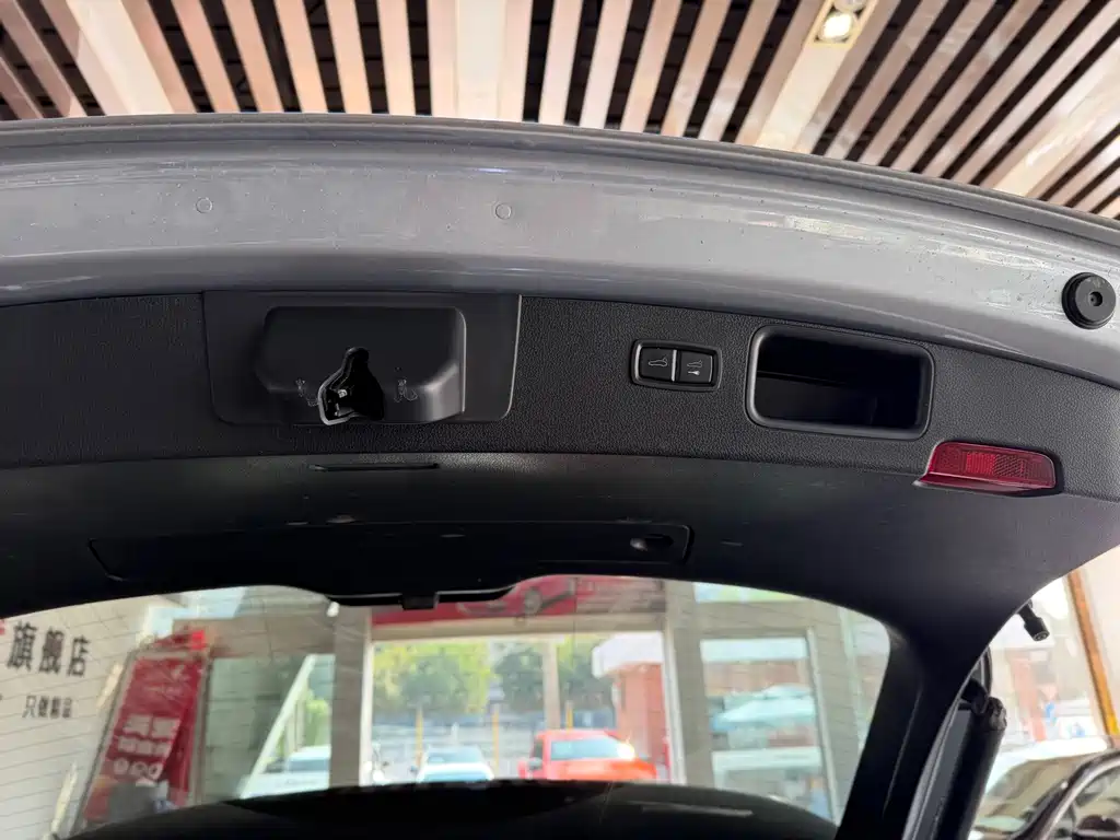 Porsche Macan — миниатюра 20