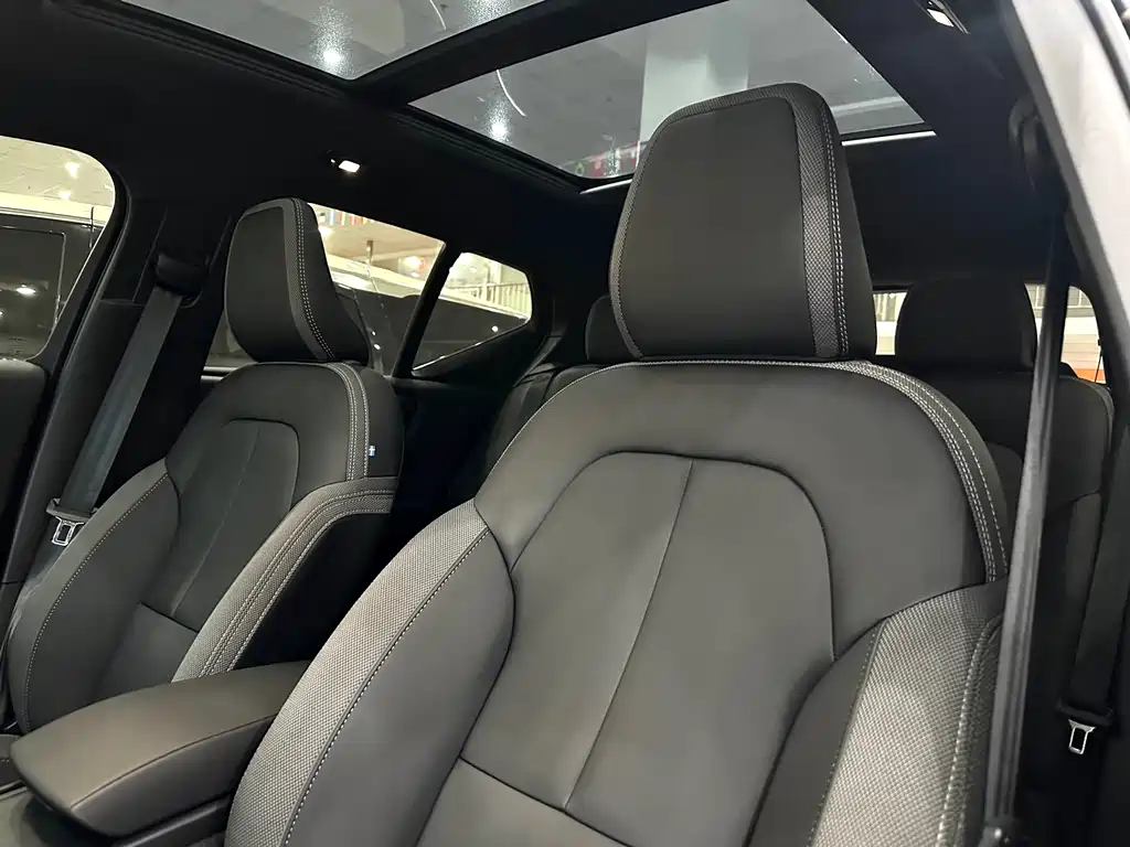 Volvo XC40 2023 B3 Luxury