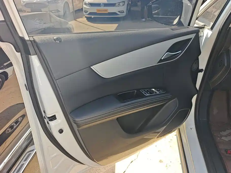 BYD MAX — миниатюра 7