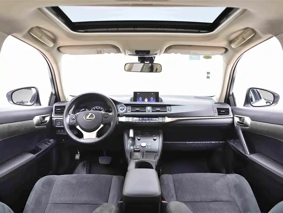 Lexus CT — миниатюра 13