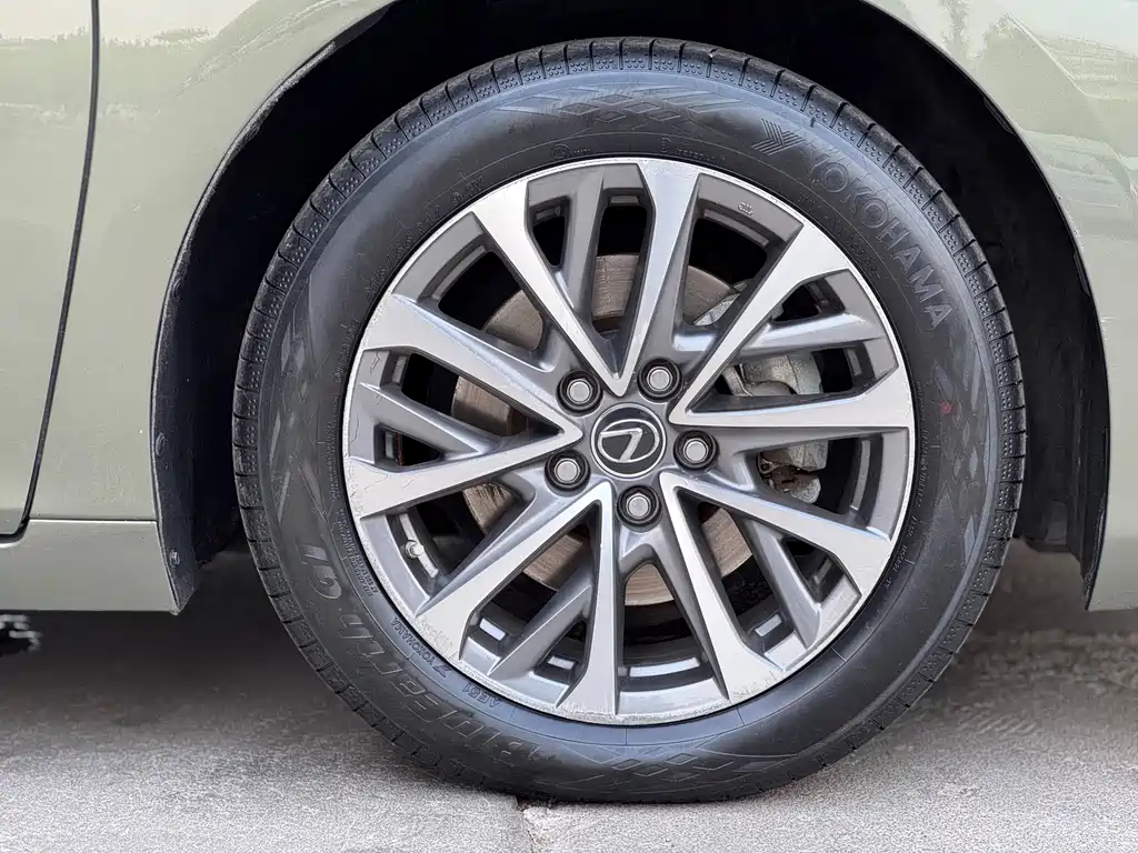 Lexus ES — миниатюра 21
