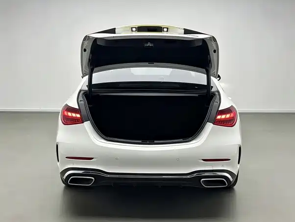 Mercedes-Benz C-Class — миниатюра 11