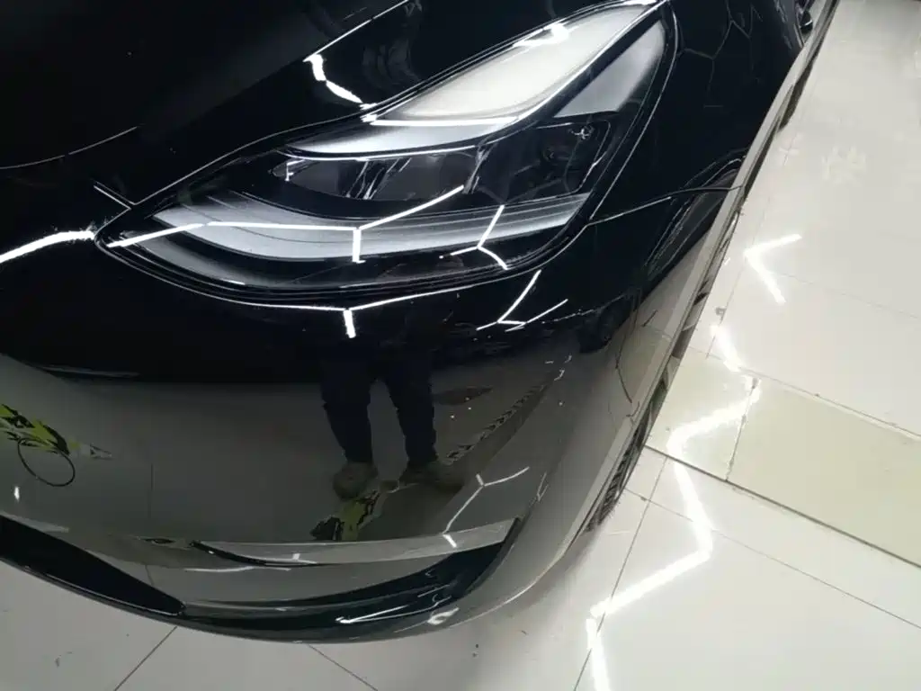 Tesla Model Y — миниатюра 24