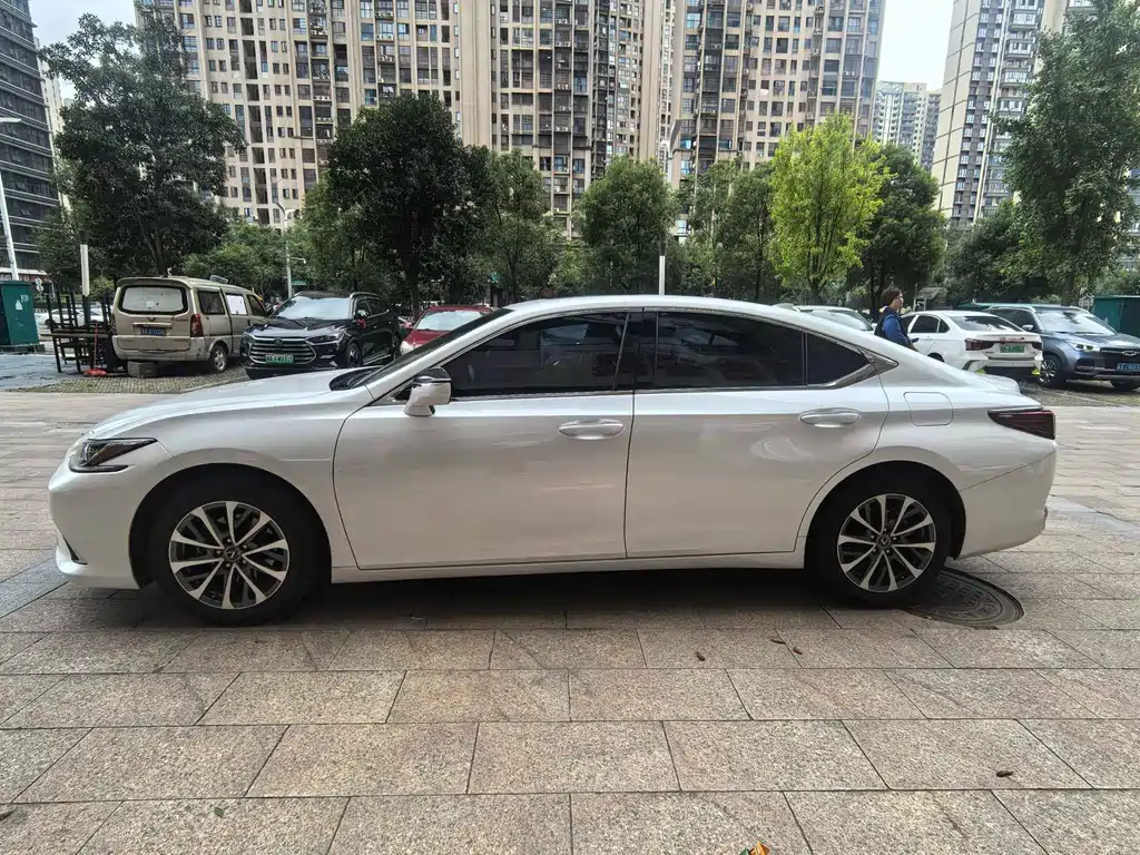 Lexus ES — миниатюра 3